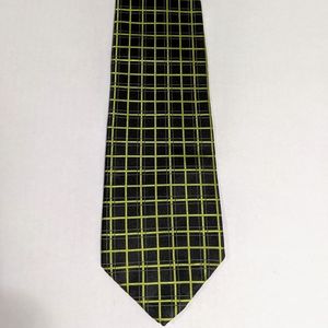 Geoffrey Beene 100% SILK Tie Italy Black & Green
